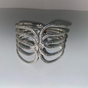 Fancy silver hinged bracelet